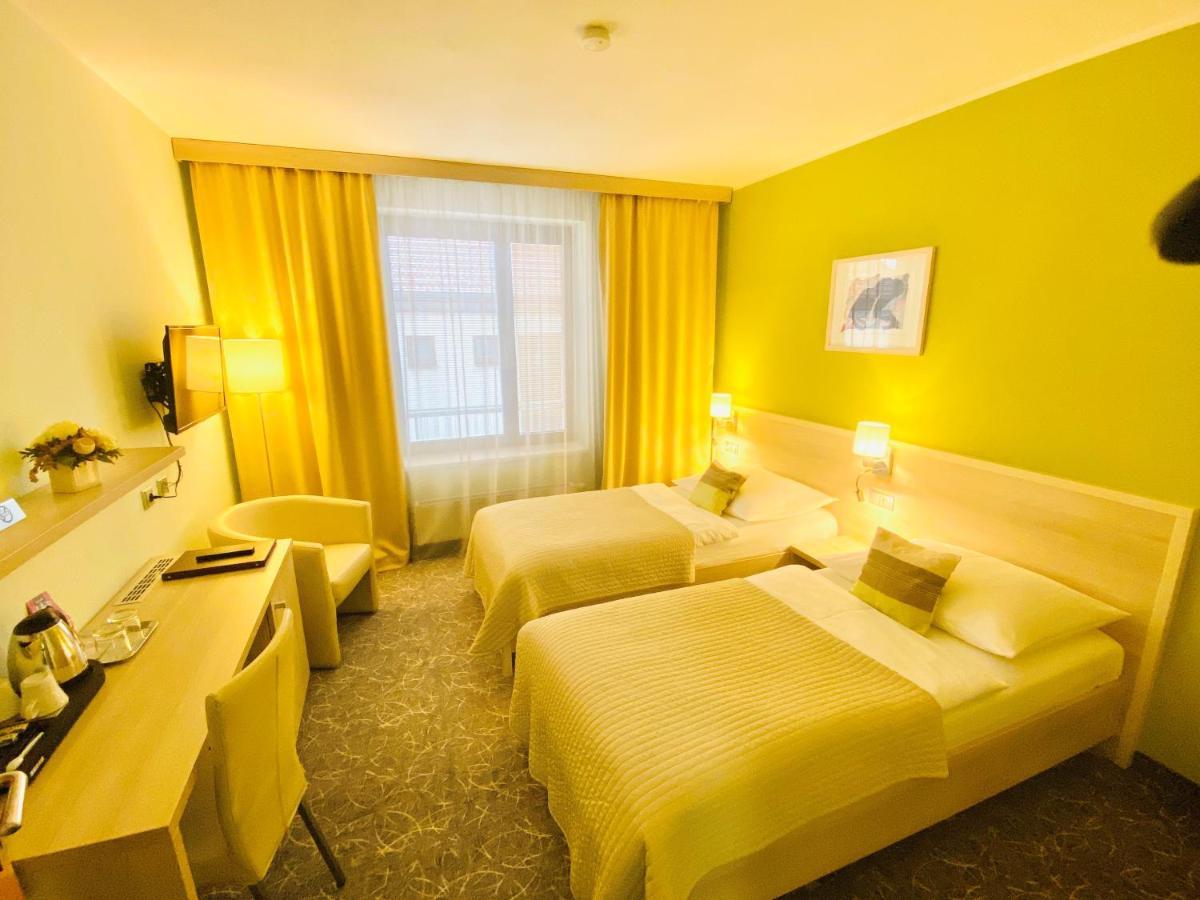 Hotel Mlynska อูแฮร์สแก ฮราดิชเก ภายนอก รูปภาพ