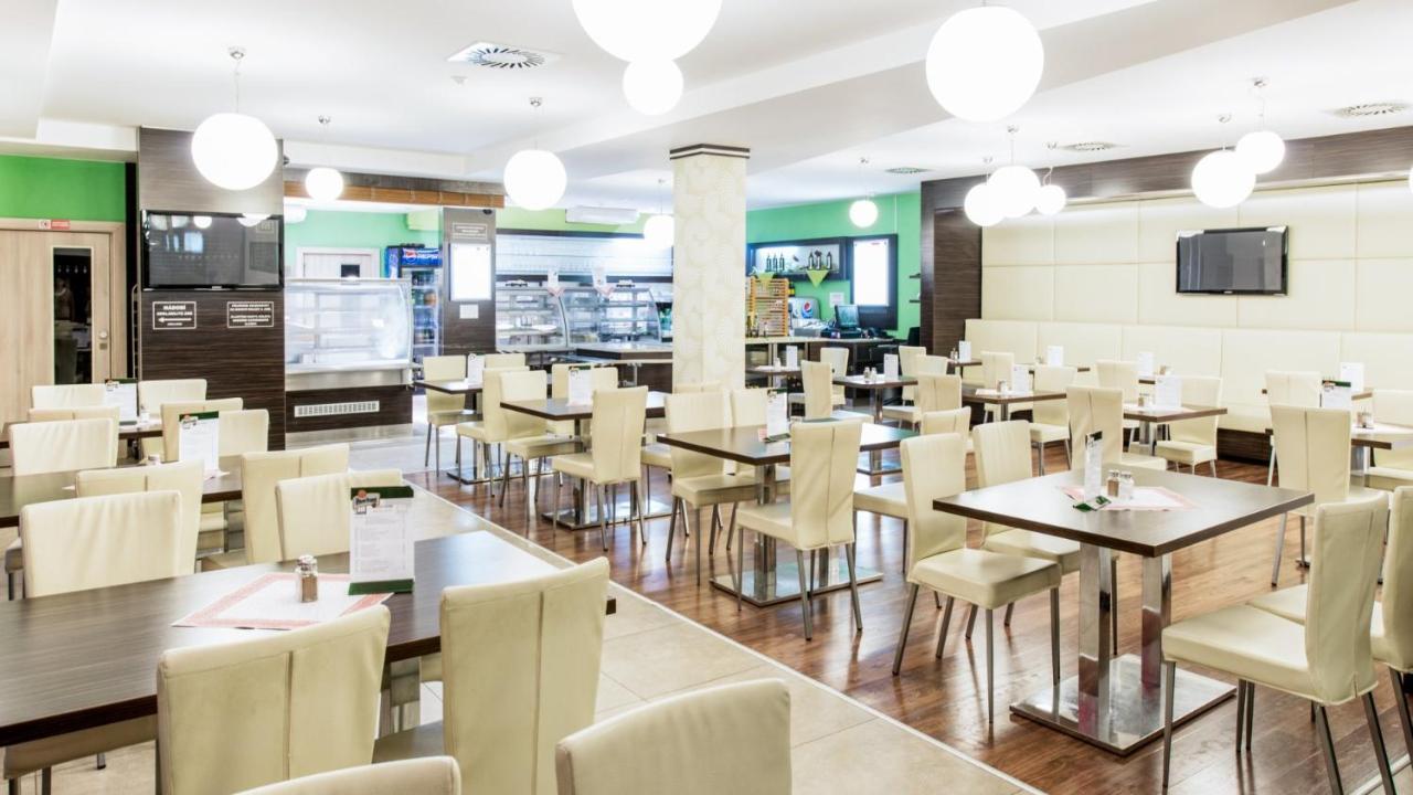 Hotel Mlynska อูแฮร์สแก ฮราดิชเก ภายนอก รูปภาพ