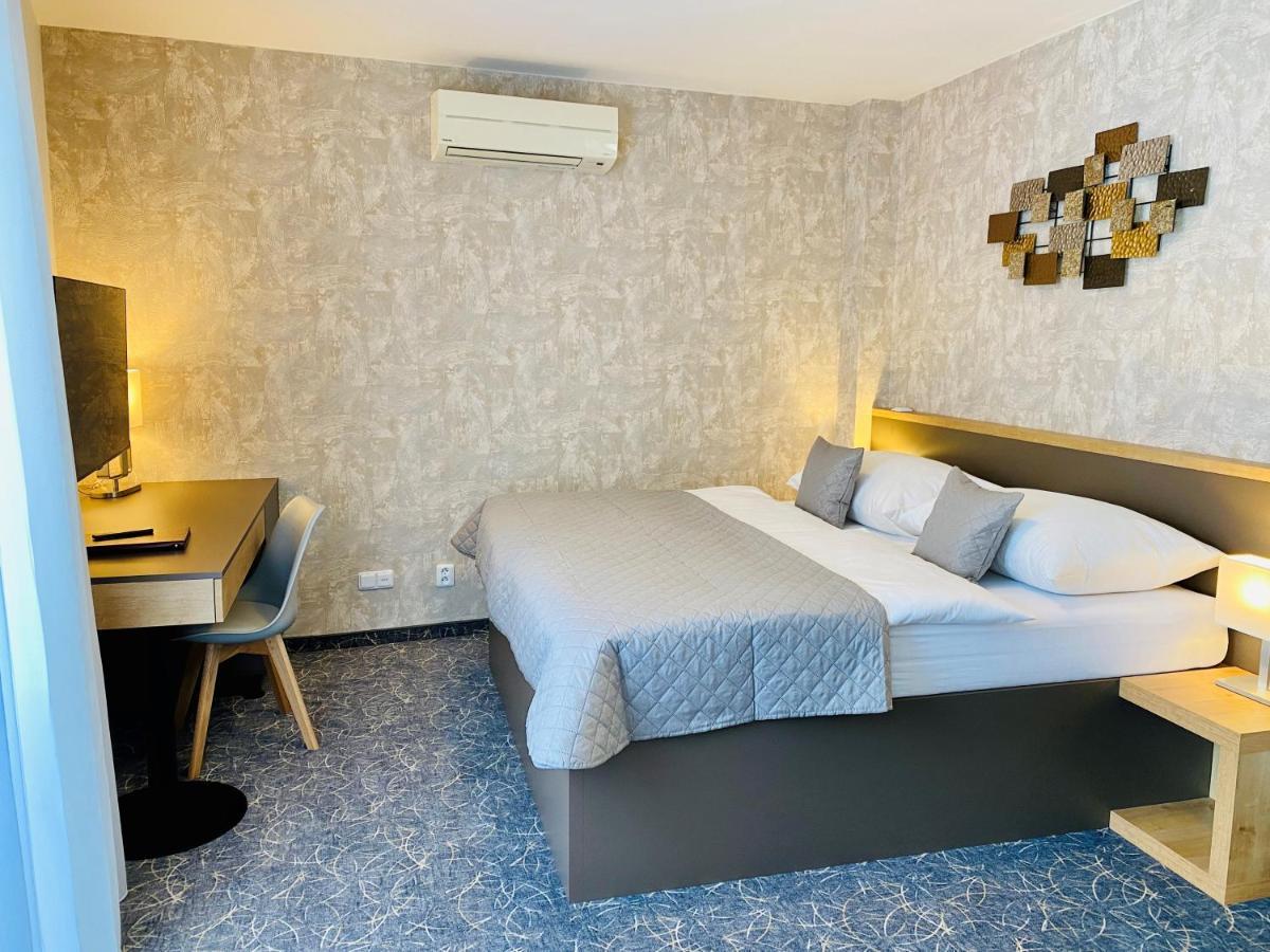 Hotel Mlynska อูแฮร์สแก ฮราดิชเก ภายนอก รูปภาพ