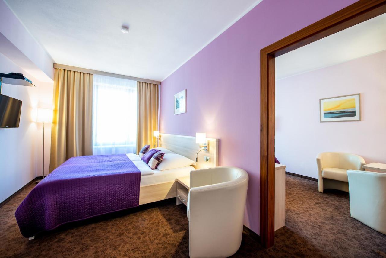 Hotel Mlynska อูแฮร์สแก ฮราดิชเก ภายนอก รูปภาพ